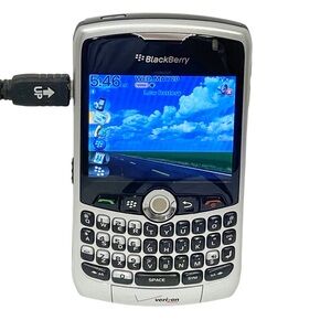 BLACKBERRY CURVE 8330 Cellphone‎ Electronic With Charger